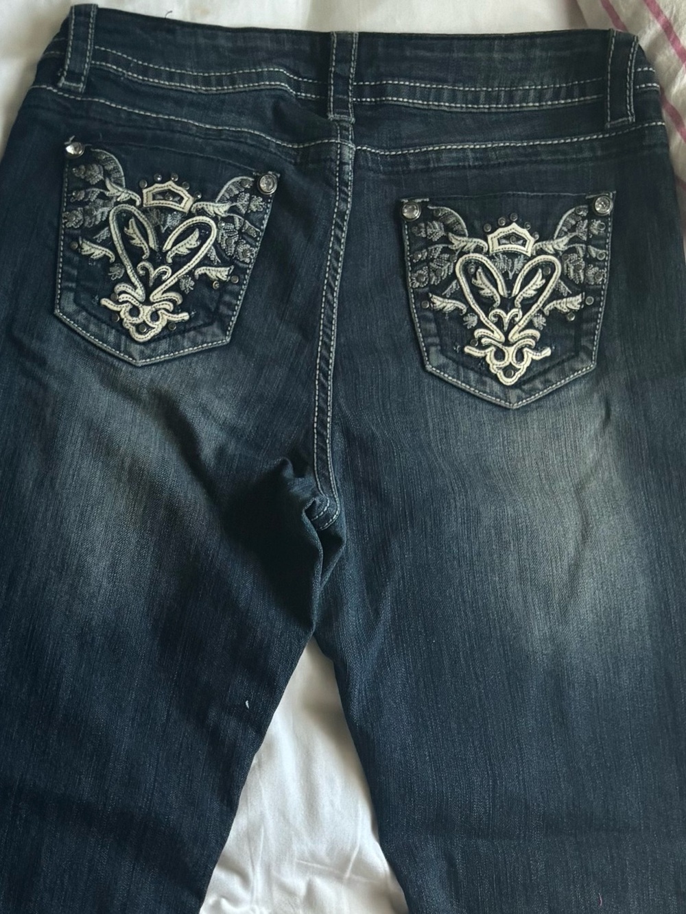 RECRUIT Embellished Dark Blue Women’s Jeans with Embroidered Pocket Stitching